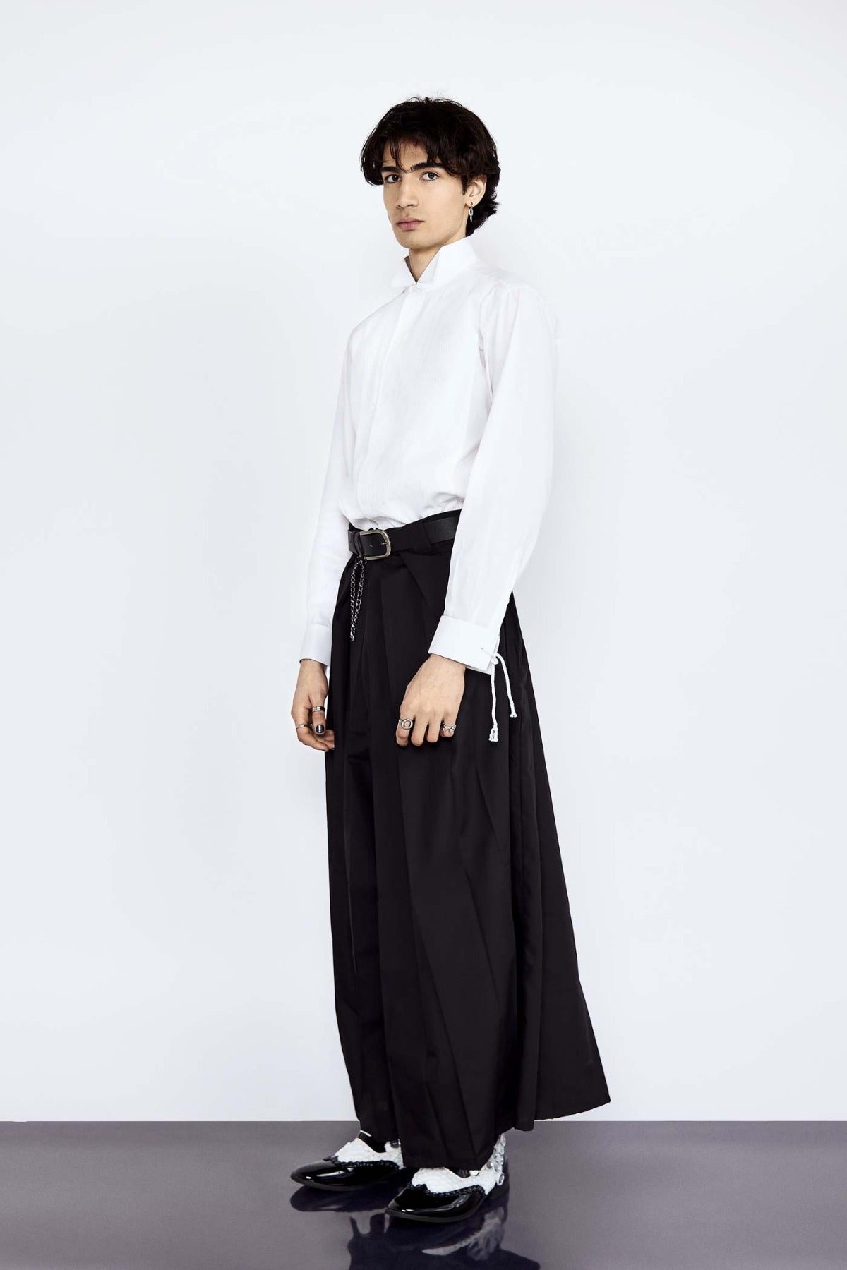 Black Hatama Trousers Black Hatama Trousers: black, cotton, Hatama, HIS, luxury, Men's Fashion, Menswear Fashion, Men’s designer clothing, organic, pants, sustainable, Tencel, trousers, Vidi Blak, womenswear Vidi Blak 